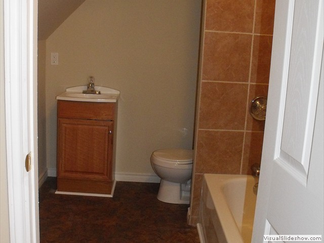 Third Floor Bathroom Pic 1
