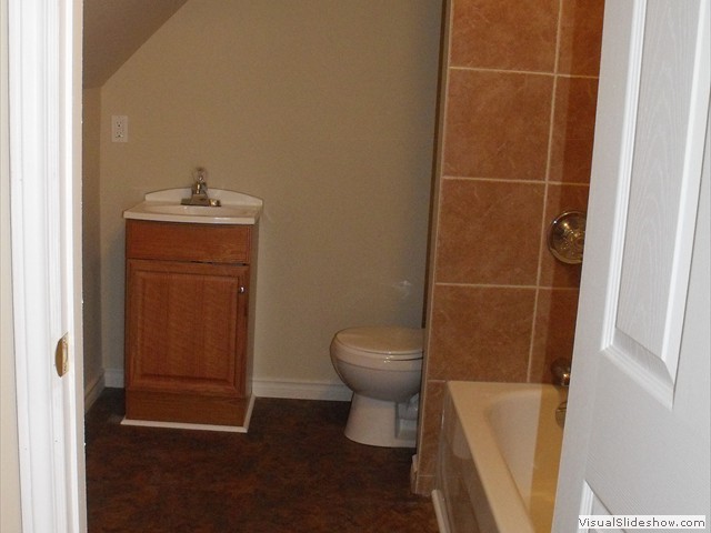 Third Floor Bathroom Pic 1
